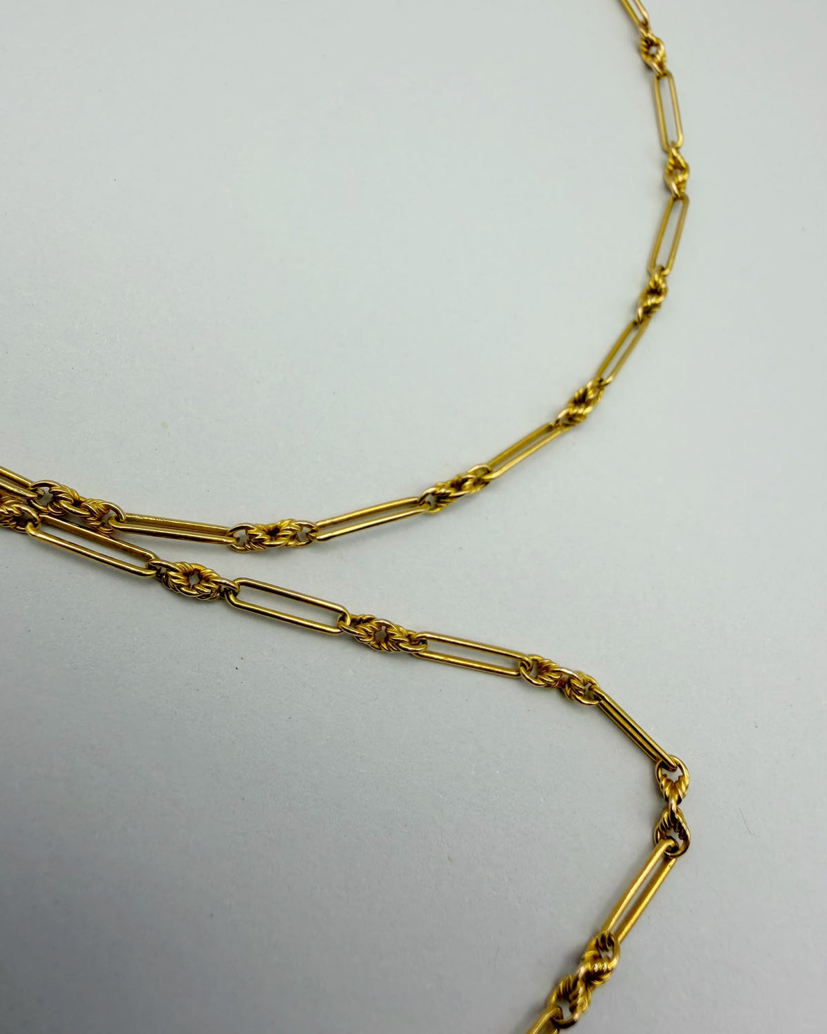 9ct Vintage love knot chain with bolt clasp