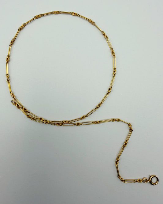 9ct Vintage love knot chain with bolt clasp