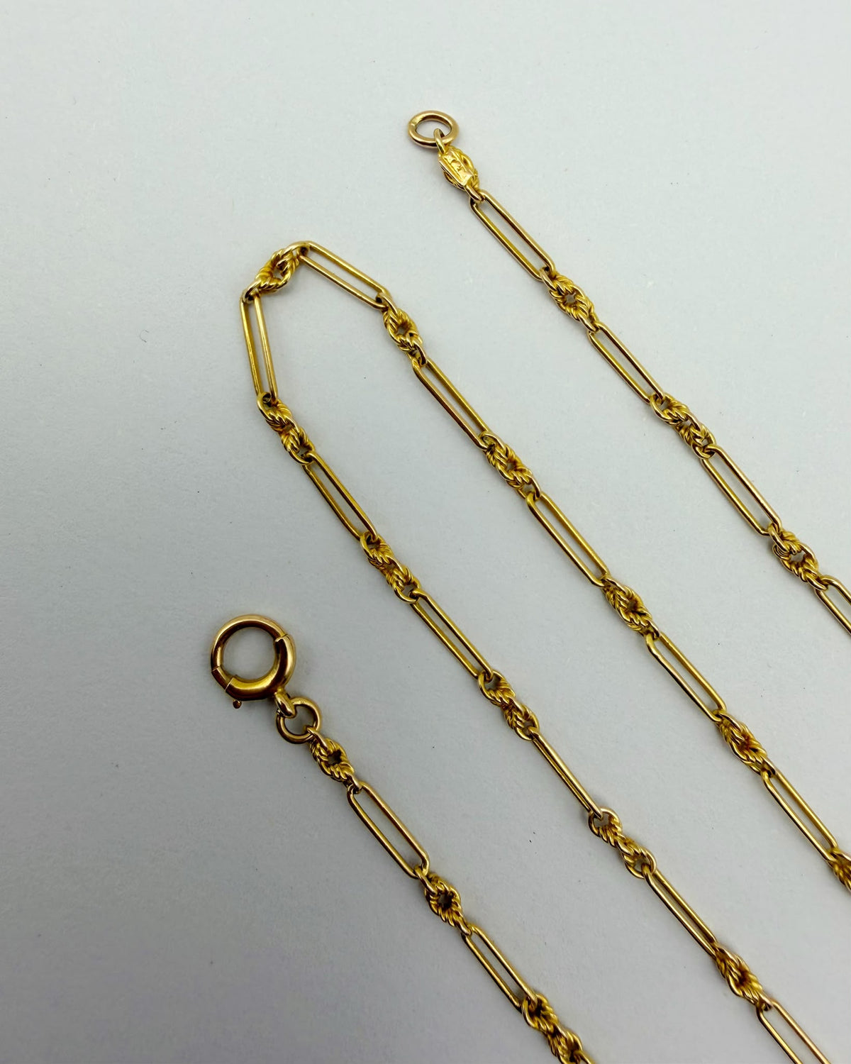 9ct Vintage love knot chain with bolt clasp