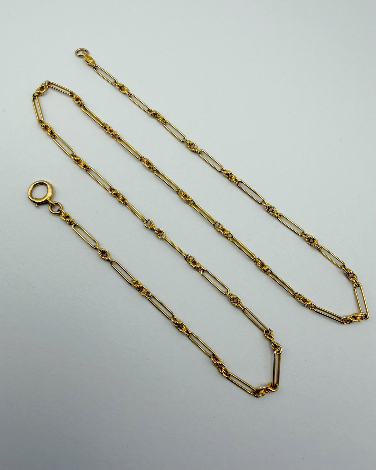 9ct Vintage love knot chain with bolt clasp