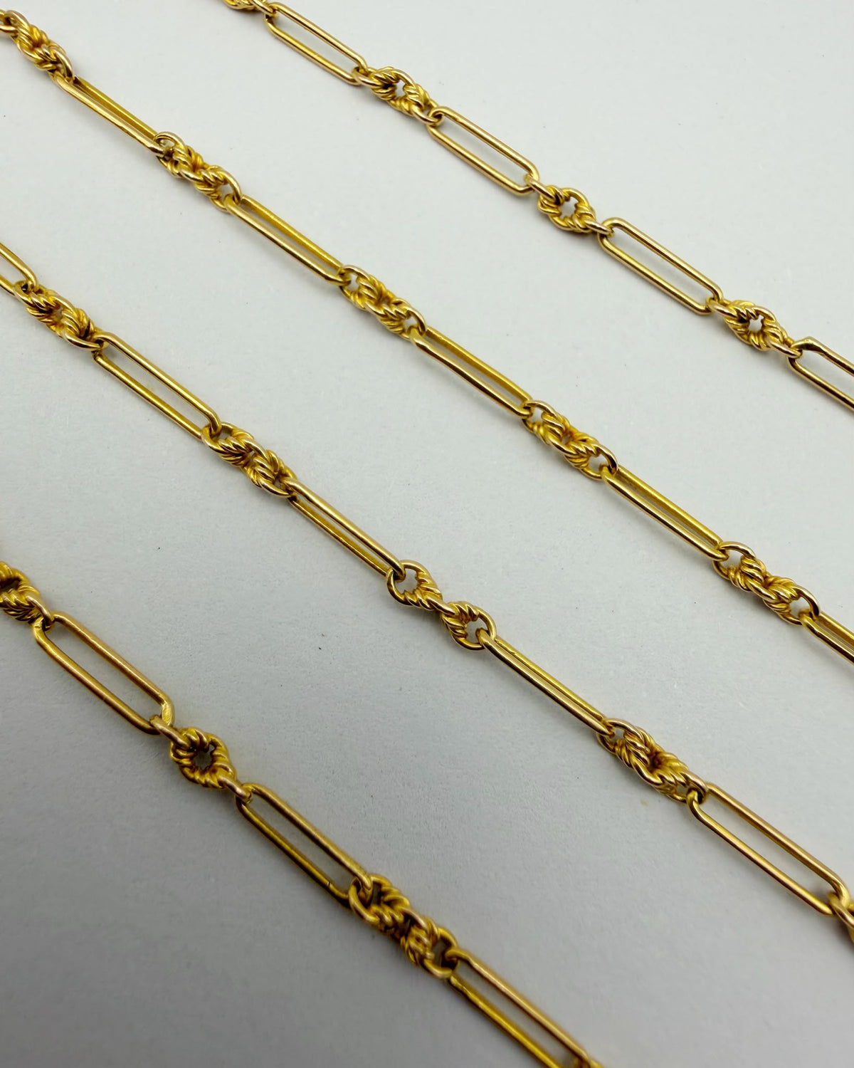 9ct Vintage love knot chain with bolt clasp