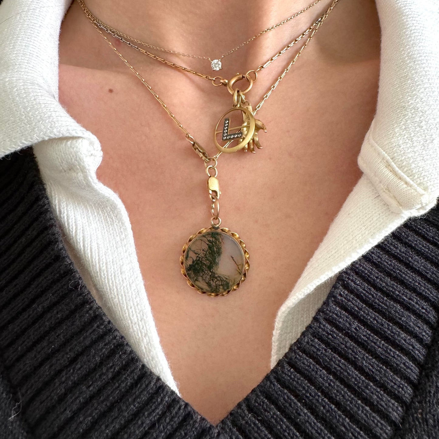 9ct Moss agate pendant with gold twist boarder