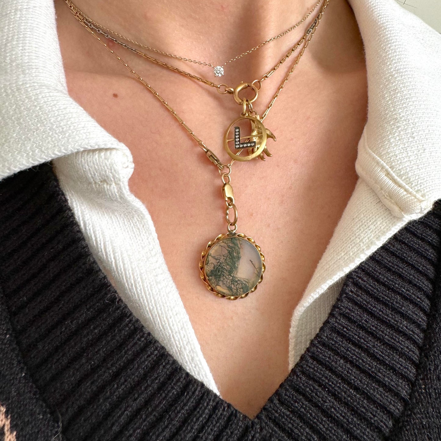 9ct Moss agate pendant with gold twist boarder