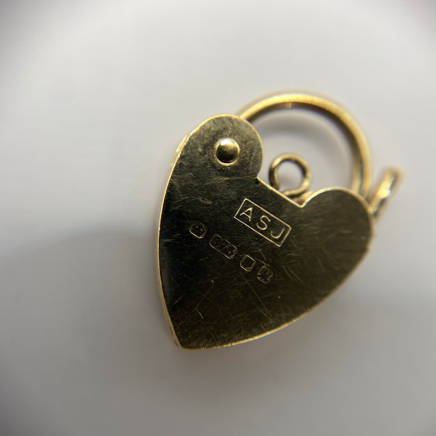 9ct Sweet baby padlock