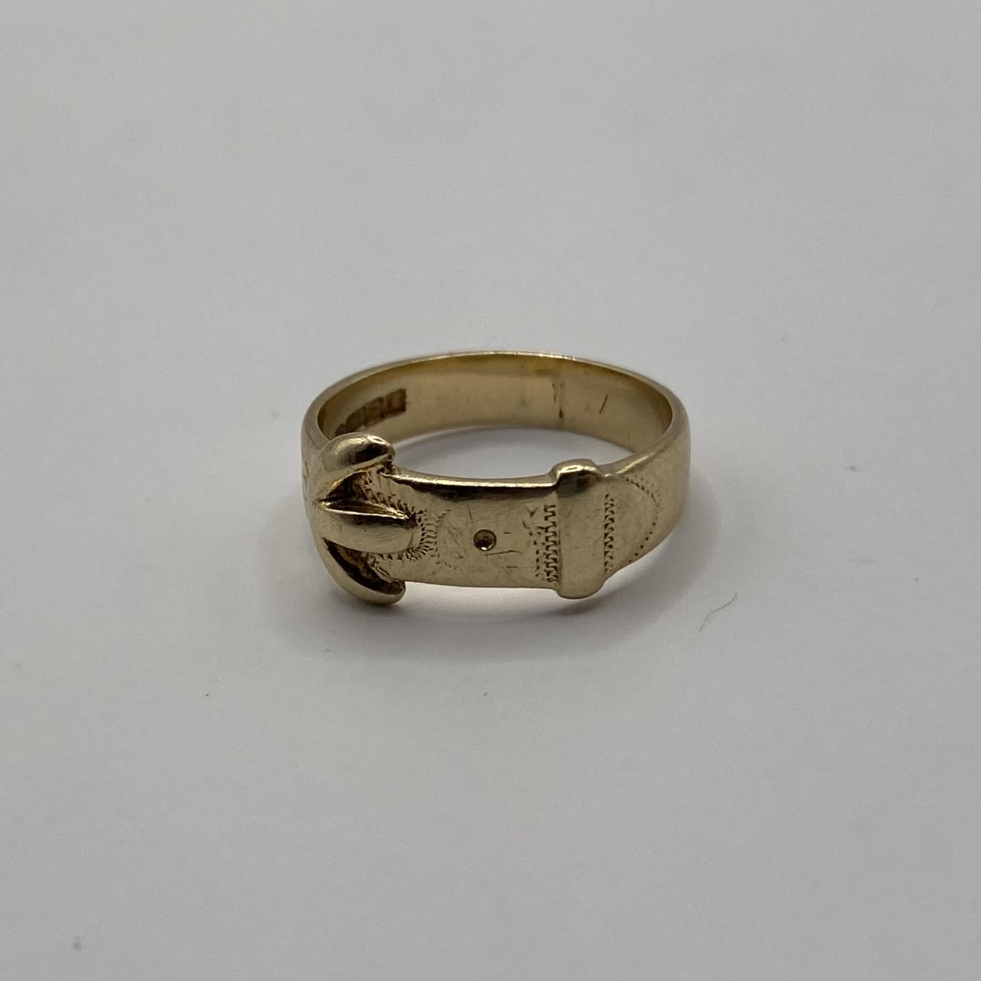 9ct Buckle ring