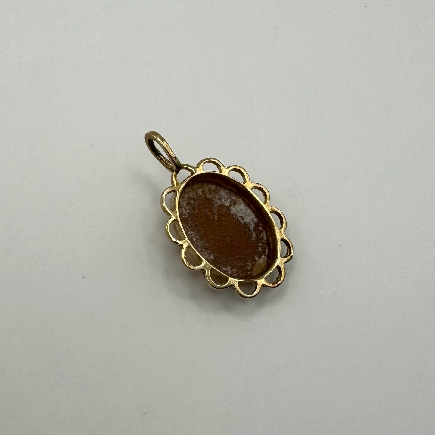 9ct Vintage gold mounted cameo charm