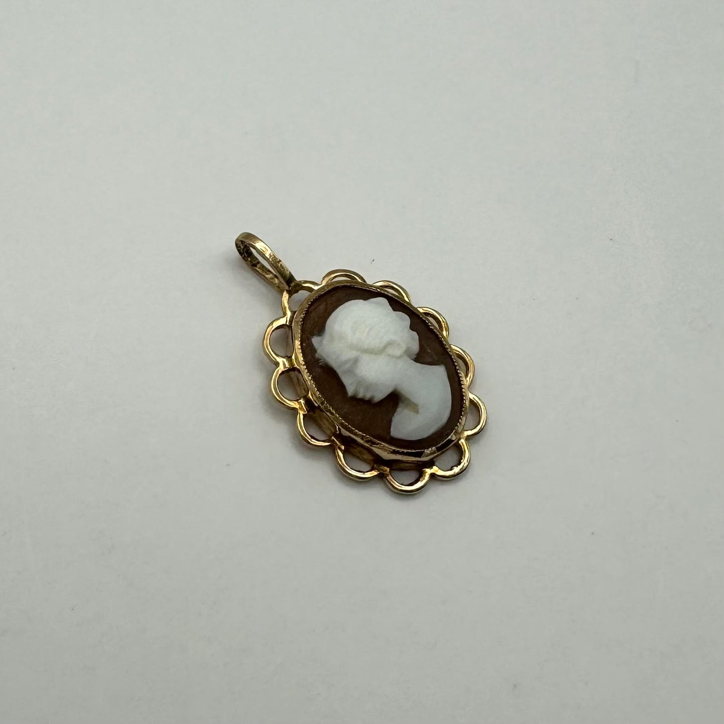 9ct Vintage gold mounted cameo charm