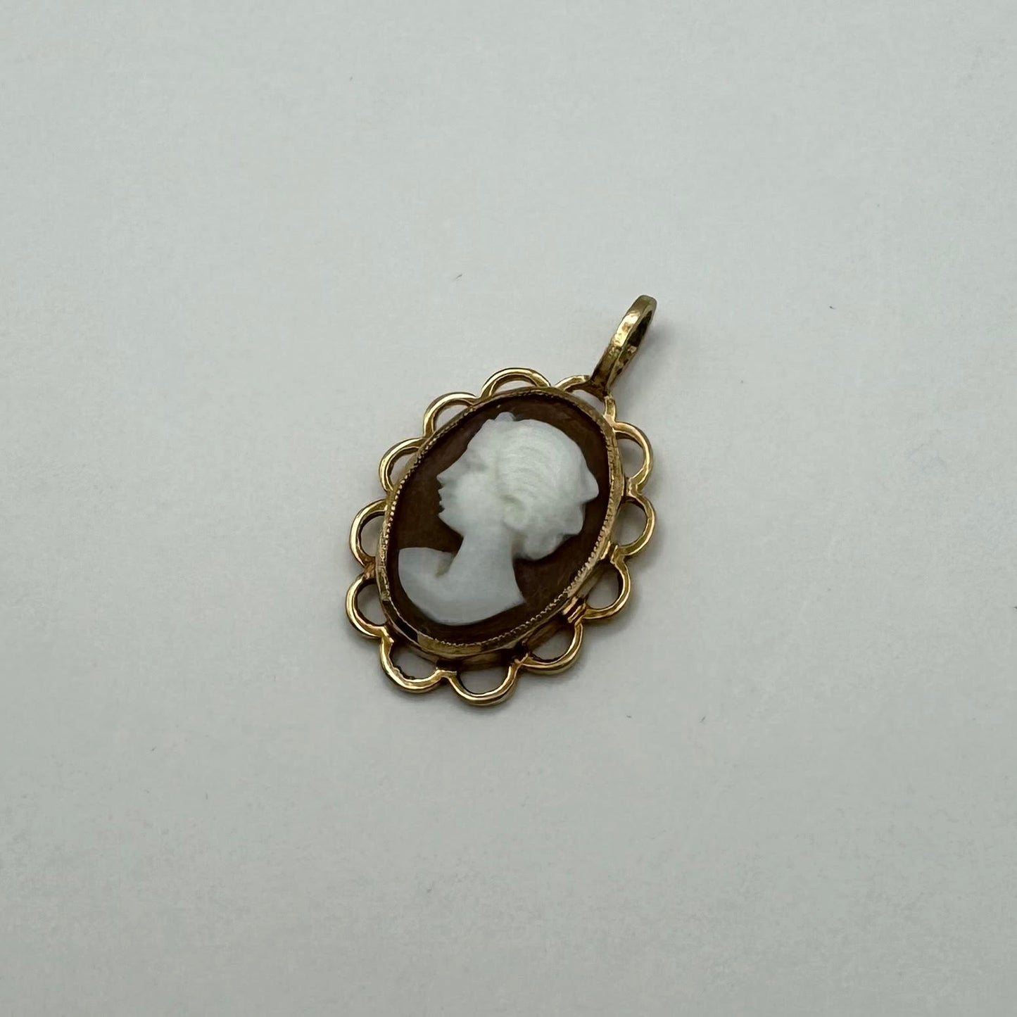 9ct Vintage gold mounted cameo charm