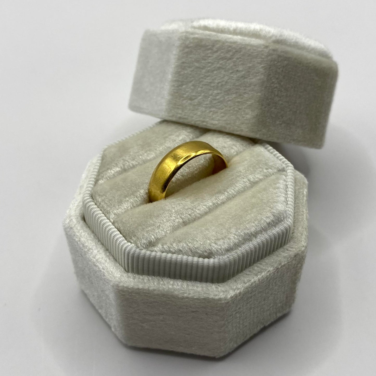 22ct Yellow gold cigar band pinky ring