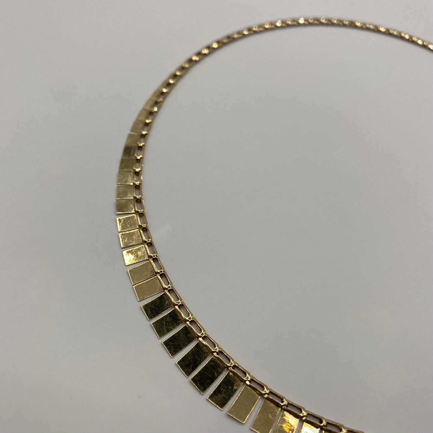 9ct Cleopatra style necklace