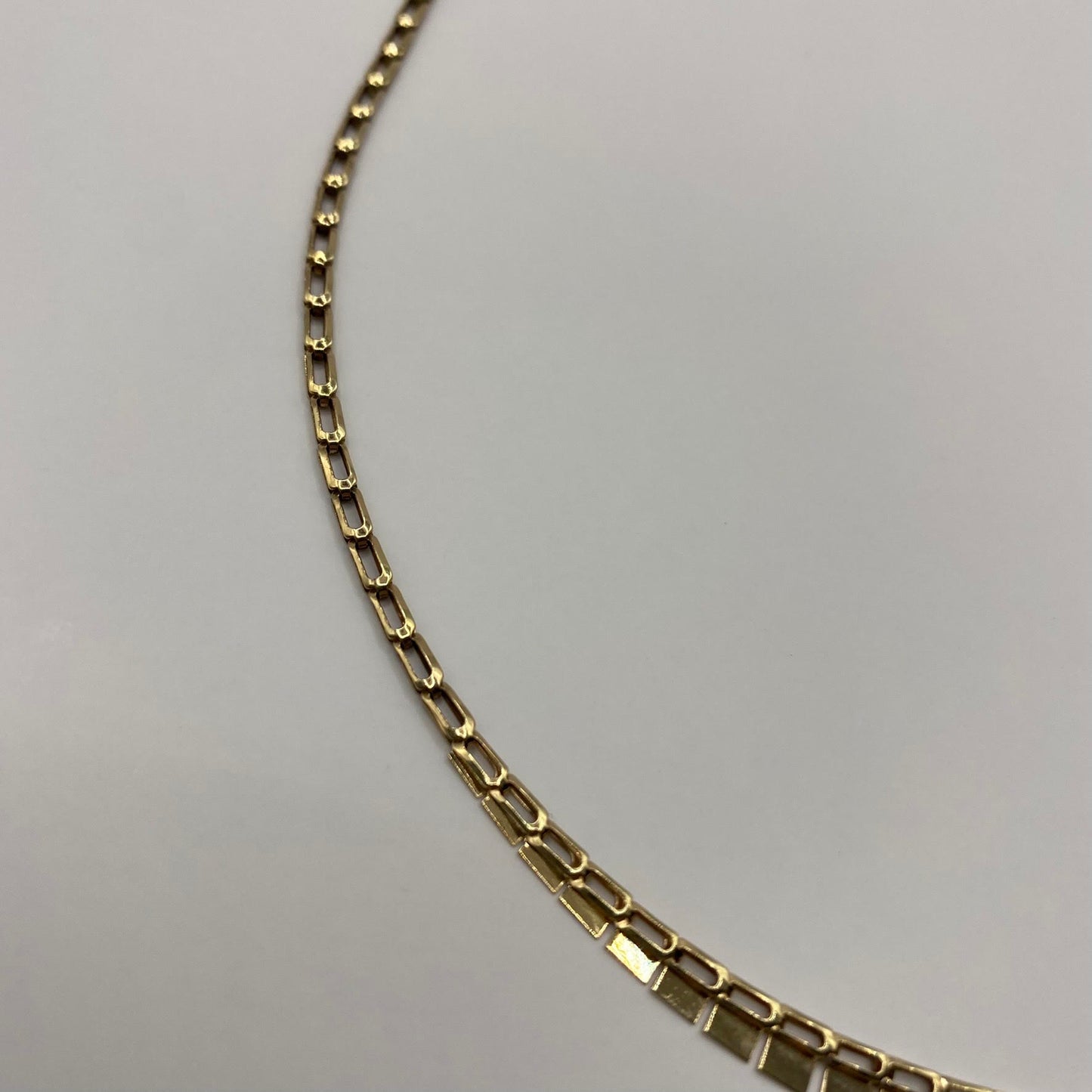 9ct Cleopatra style necklace