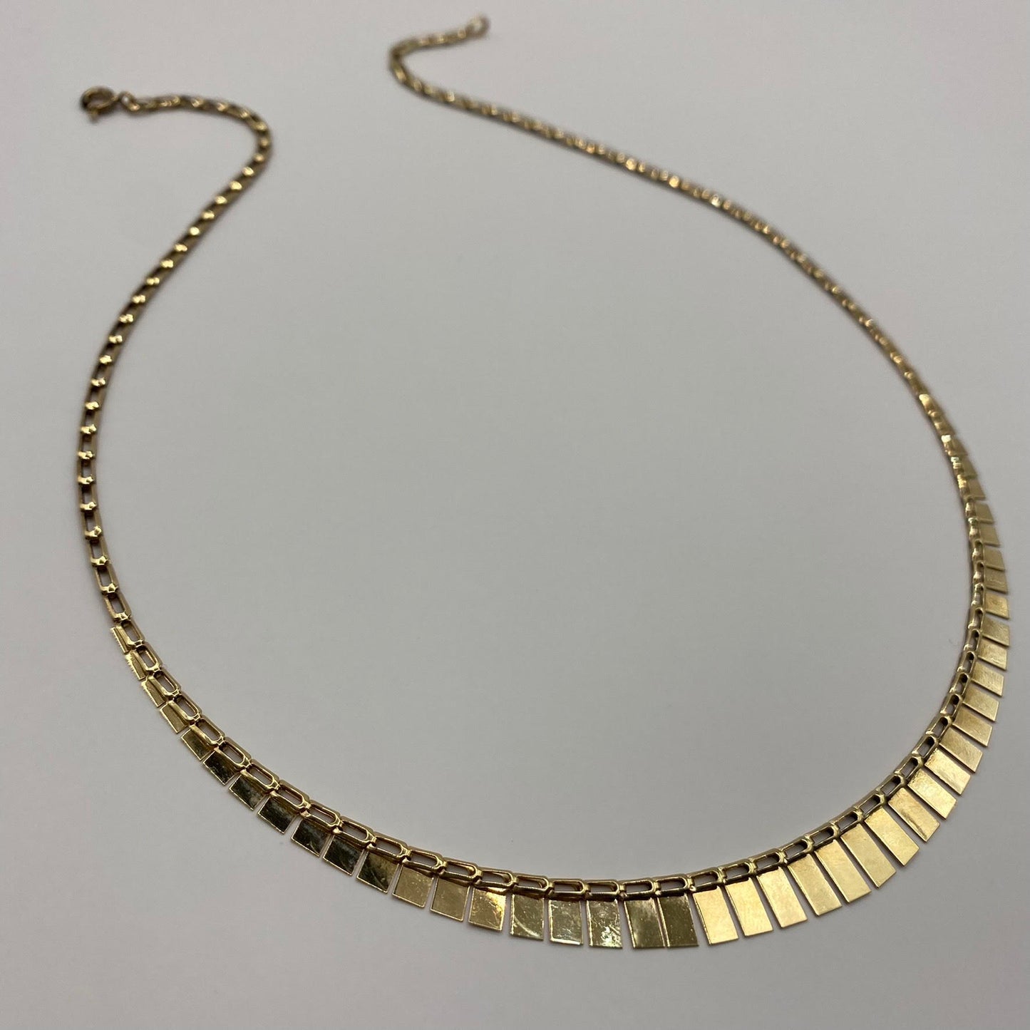 9ct Cleopatra style necklace