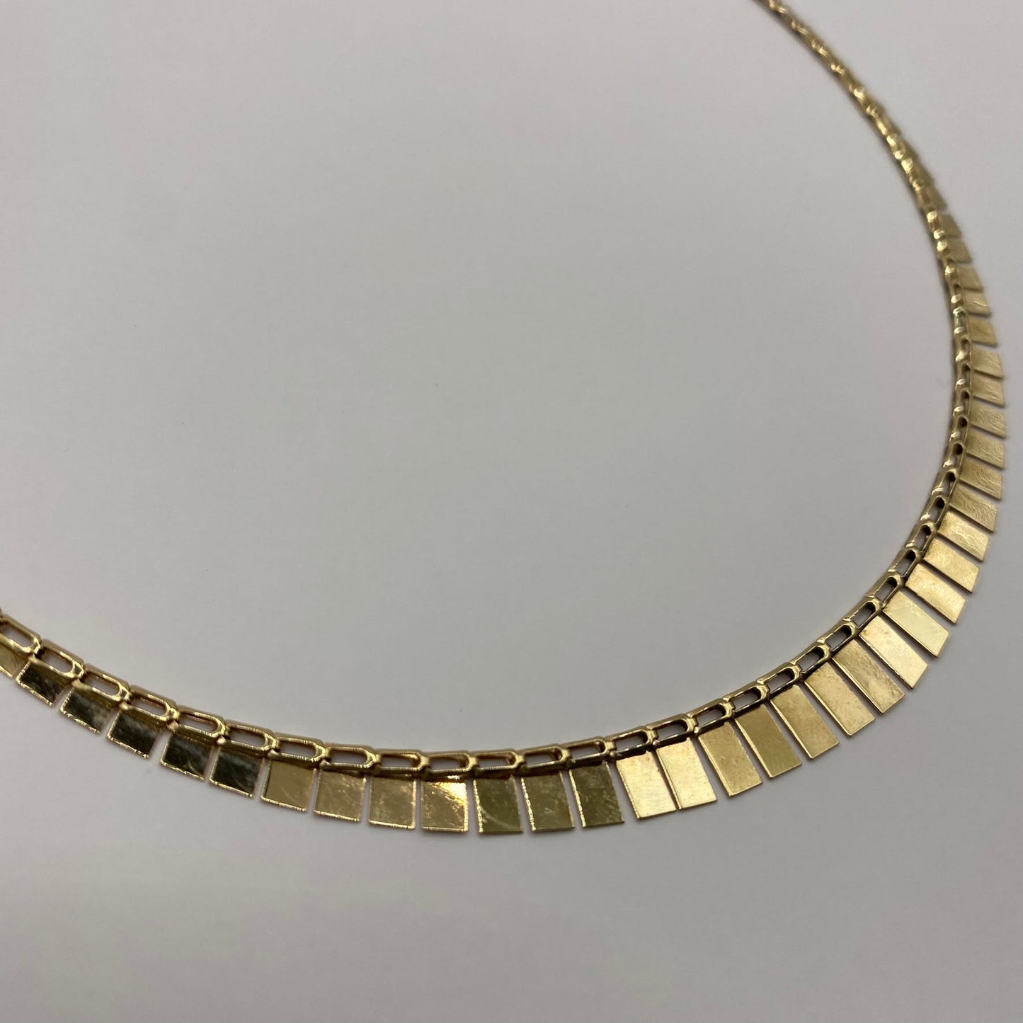 9ct Cleopatra style necklace