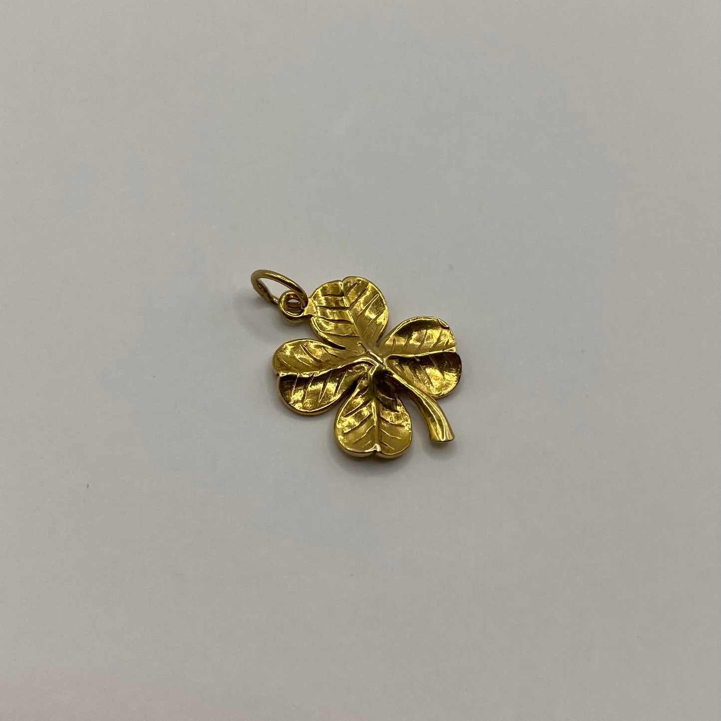 9ct Four leaf clover pendant