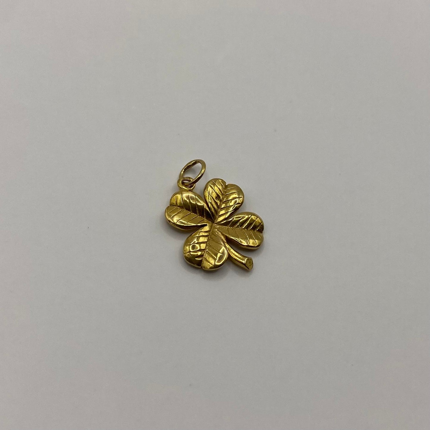 9ct Four leaf clover pendant