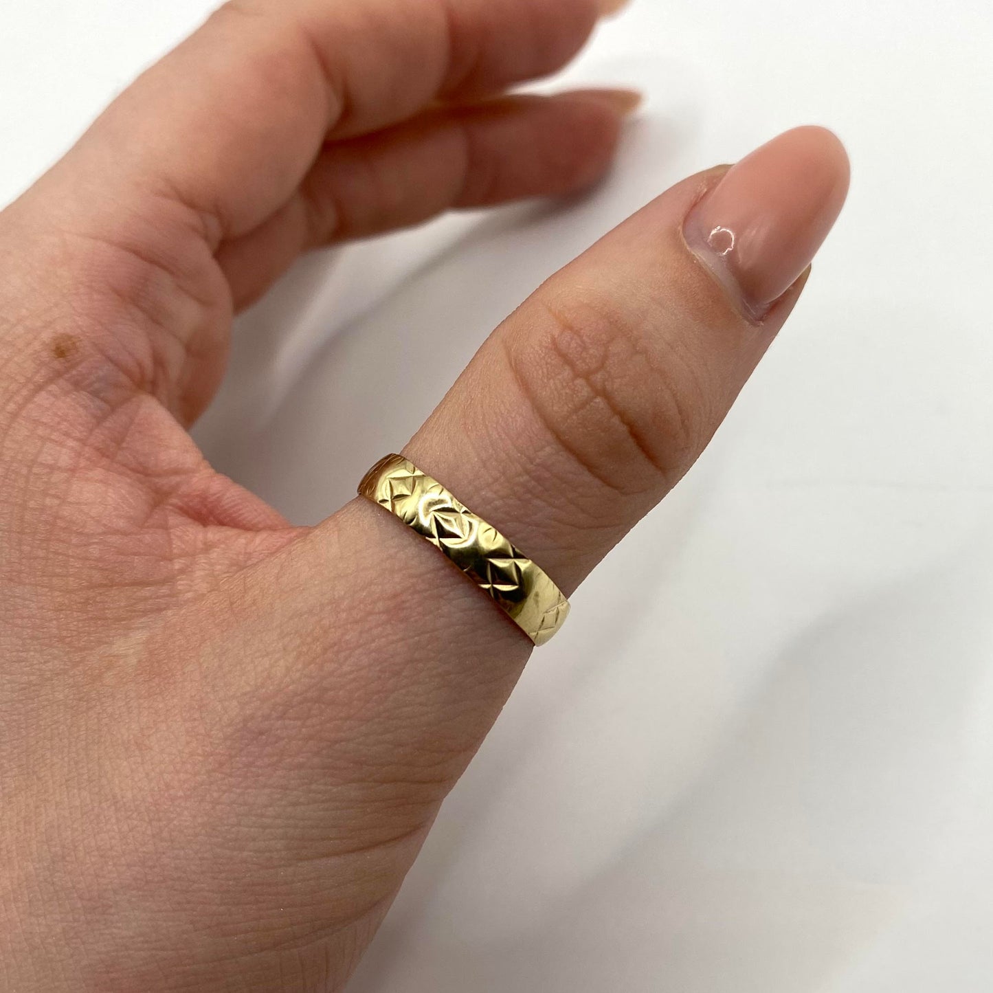 9ct Vintage patterned crosshatch stacker ring