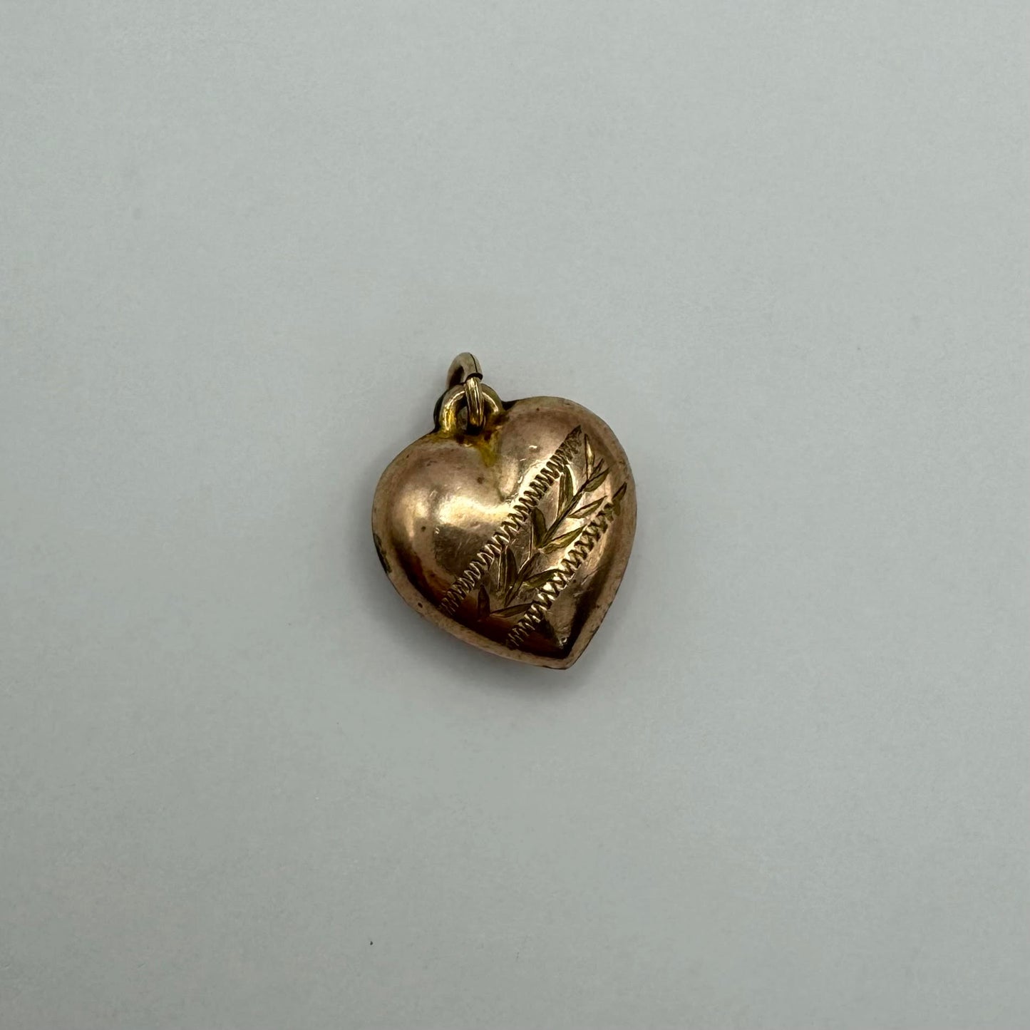 9ct Vintage engraved puffy heart