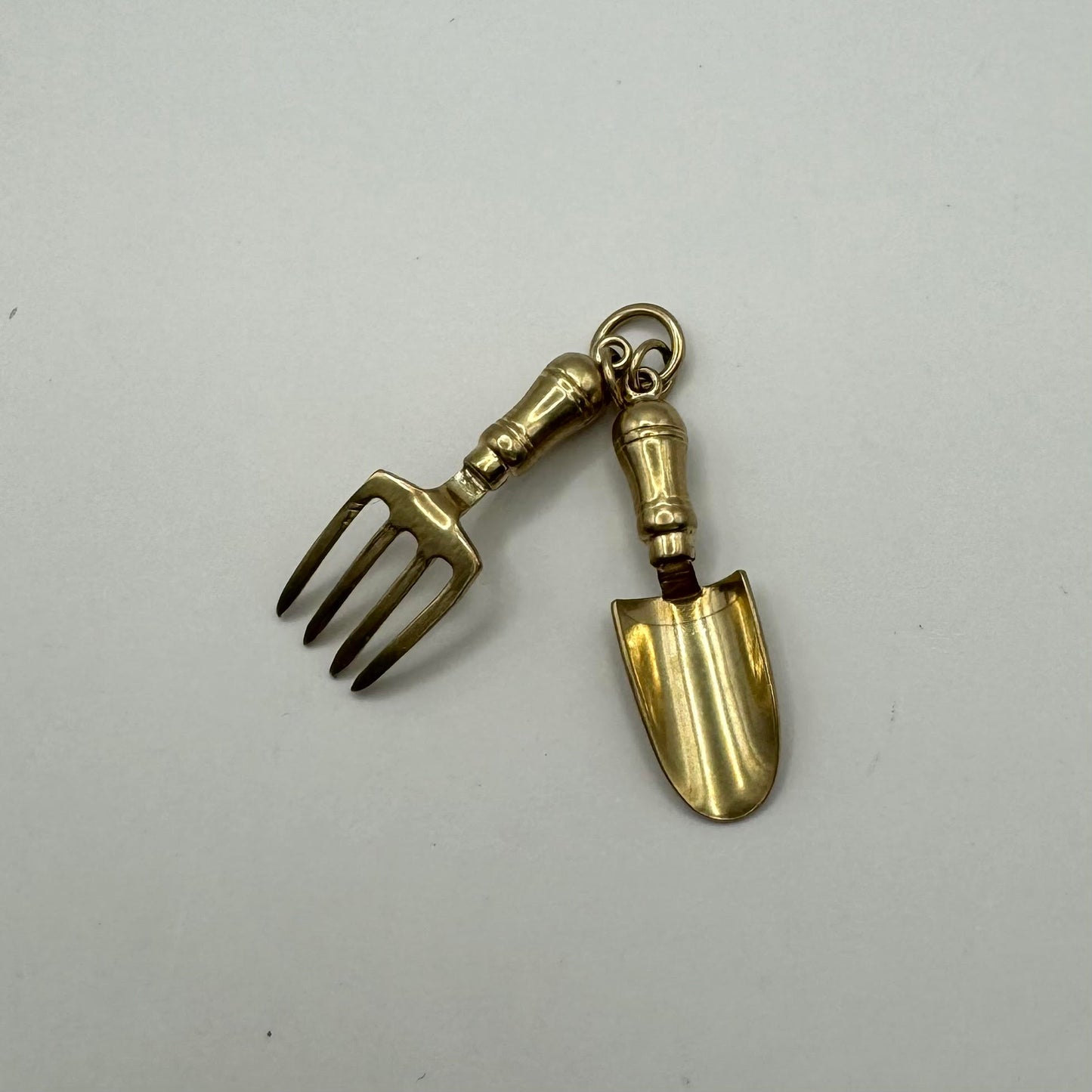 9ct Large hand fork and trowel charm