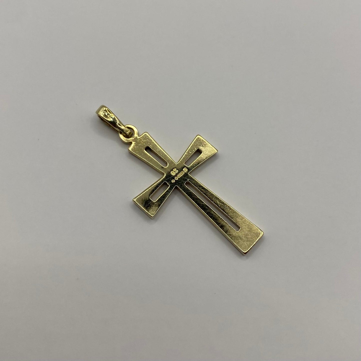 9ct gold cross pendant