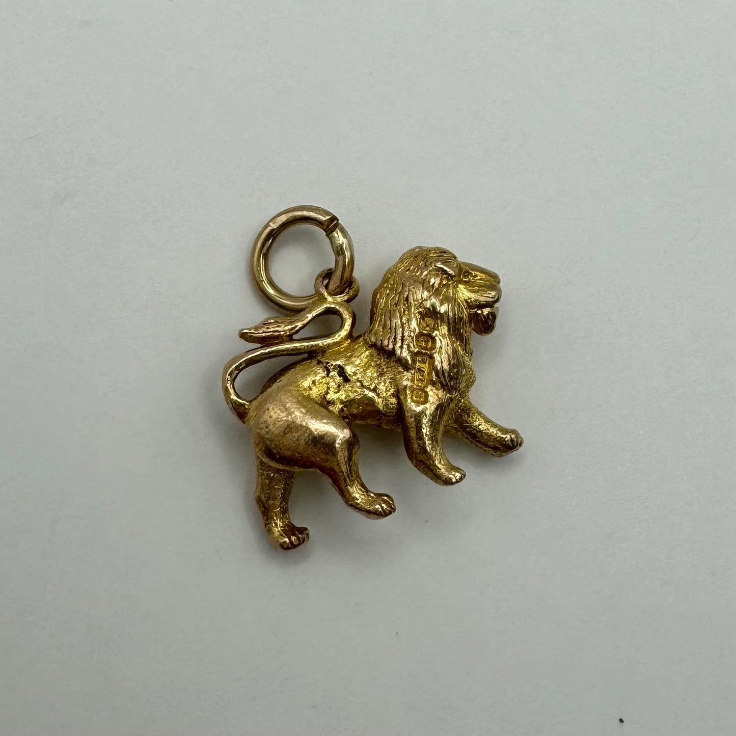 9ct Solid male lion charm