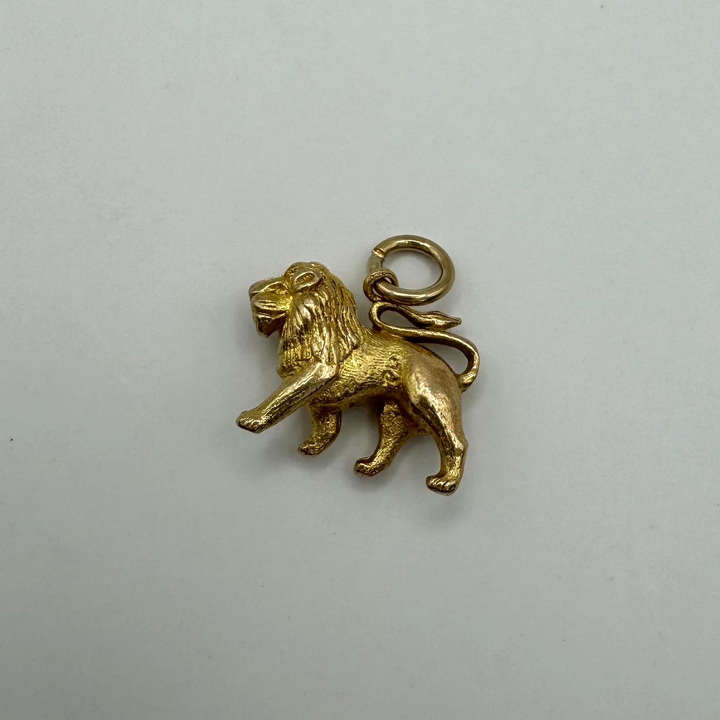 9ct Solid male lion charm