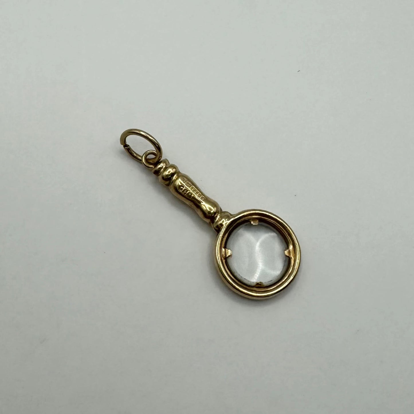 9ct Working magnifying glass charm