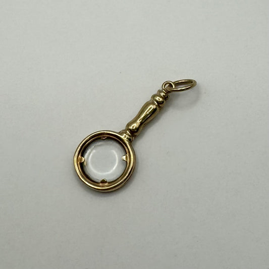 9ct Working magnifying glass charm