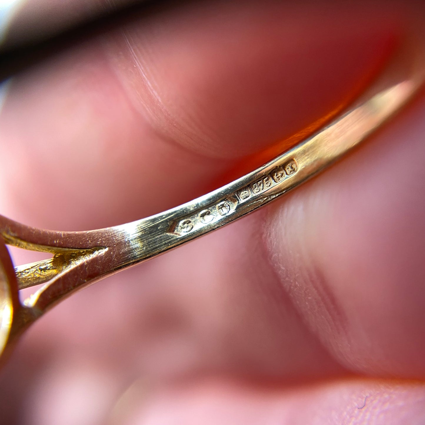 9ct Moonstone twist ring