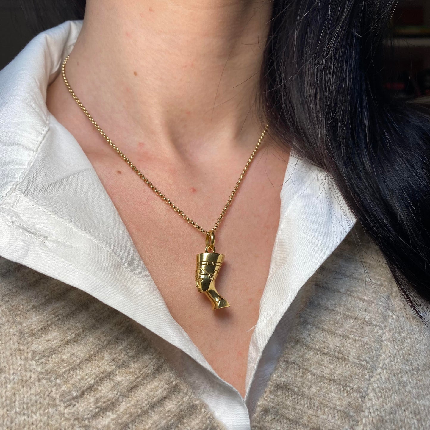 18ct Nefertiti pendant