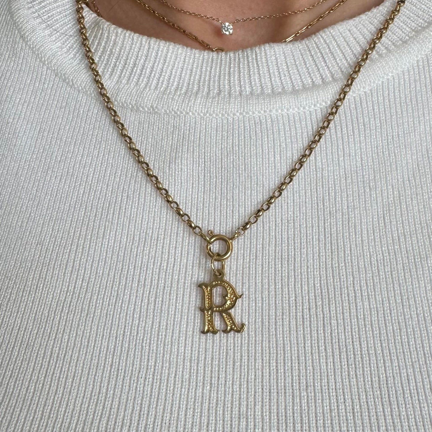 9ct Sweetest engraved 'R' initial charm