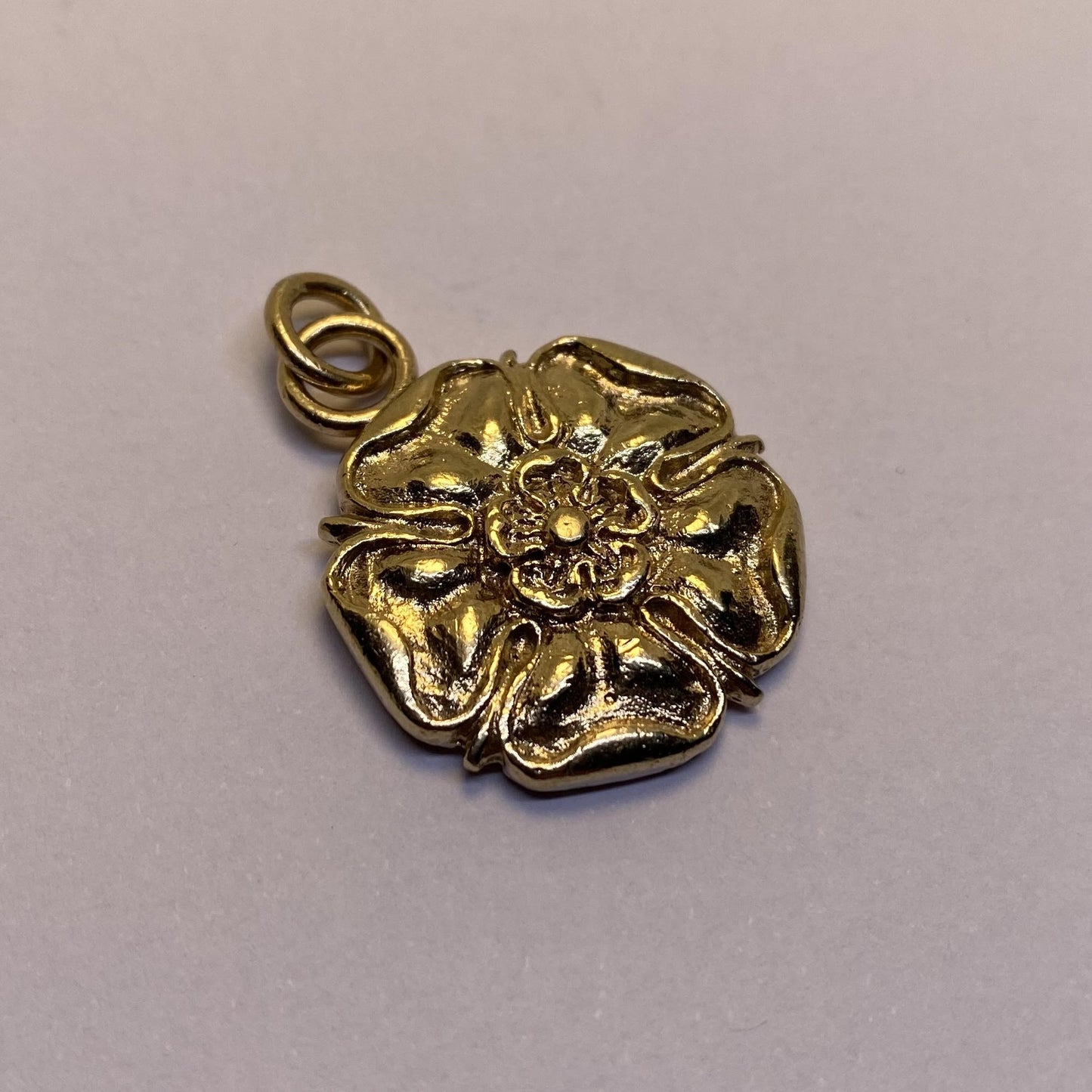 9ct Lancashire Rose pendant