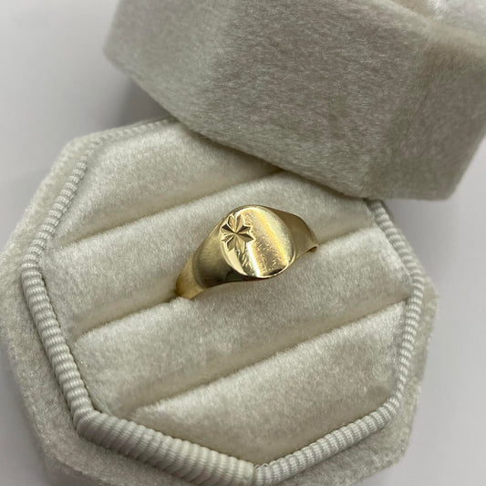 9ct Dainty starburst signet ring