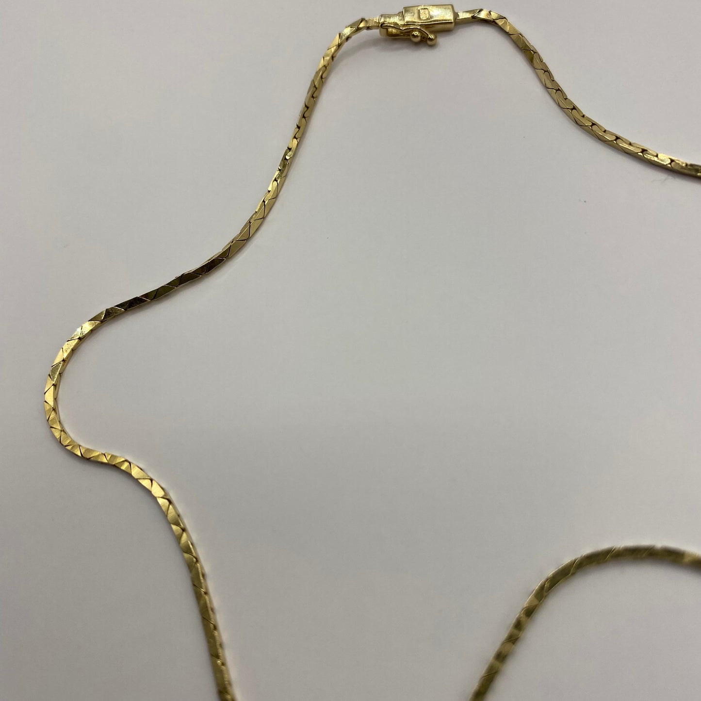 9ct Snake box chain