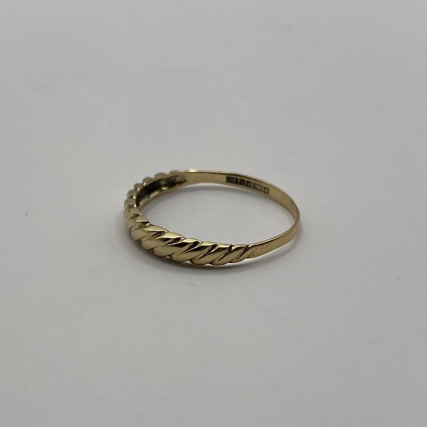 9ct Twist stacker ring