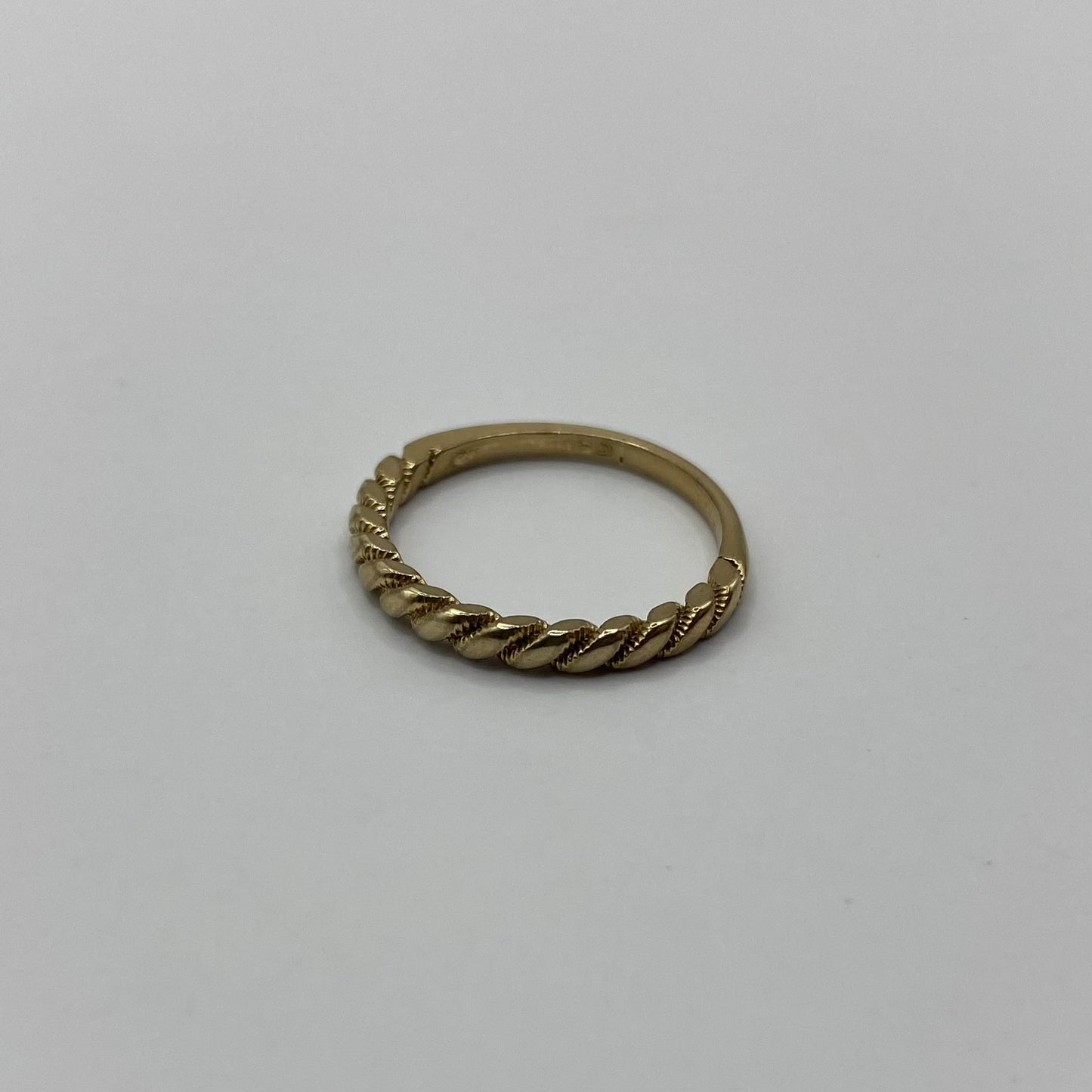 9ct Vintage twist stacker ring